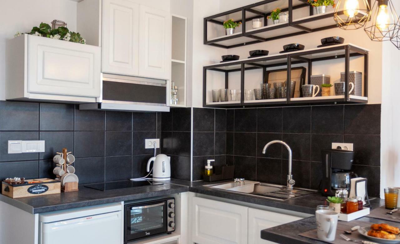 Appartamento Aristophanes Luxury Flat Psyrri Square Atene Esterno foto